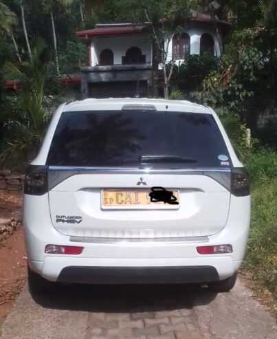 Mitsubishi Outlander PHEV 2014