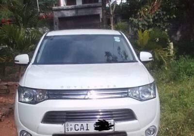 Mitsubishi Outlander PHEV 2014