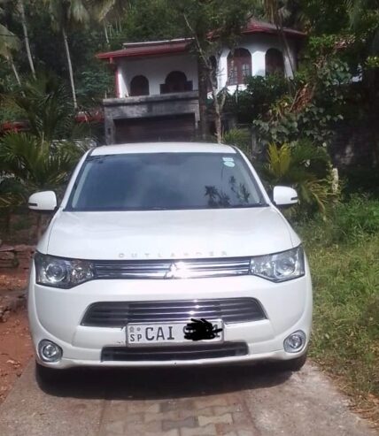 Mitsubishi Outlander PHEV 2014