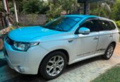 Mitsubishi Outlander PHEV 2014