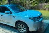 Mitsubishi Outlander PHEV 2014