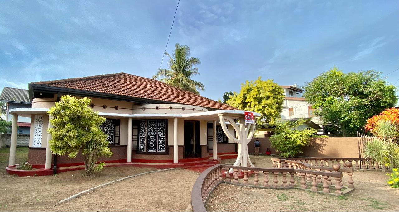 Colonial Type House Sale in Katukurunda, Kalutara