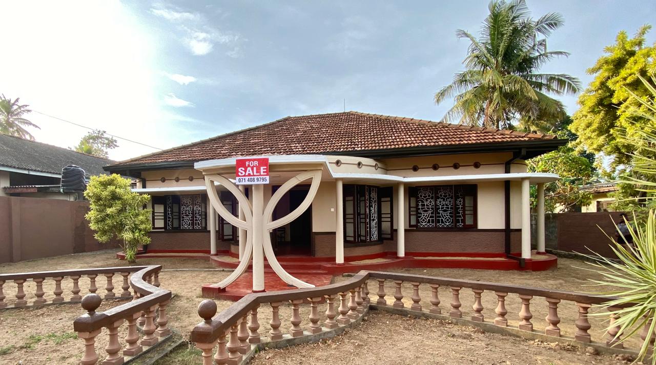 Colonial Type House Sale in Katukurunda, Kalutara