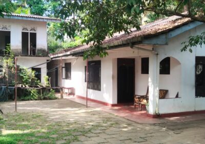 Single Story House with A Half Finished Two Annex Mullegama
