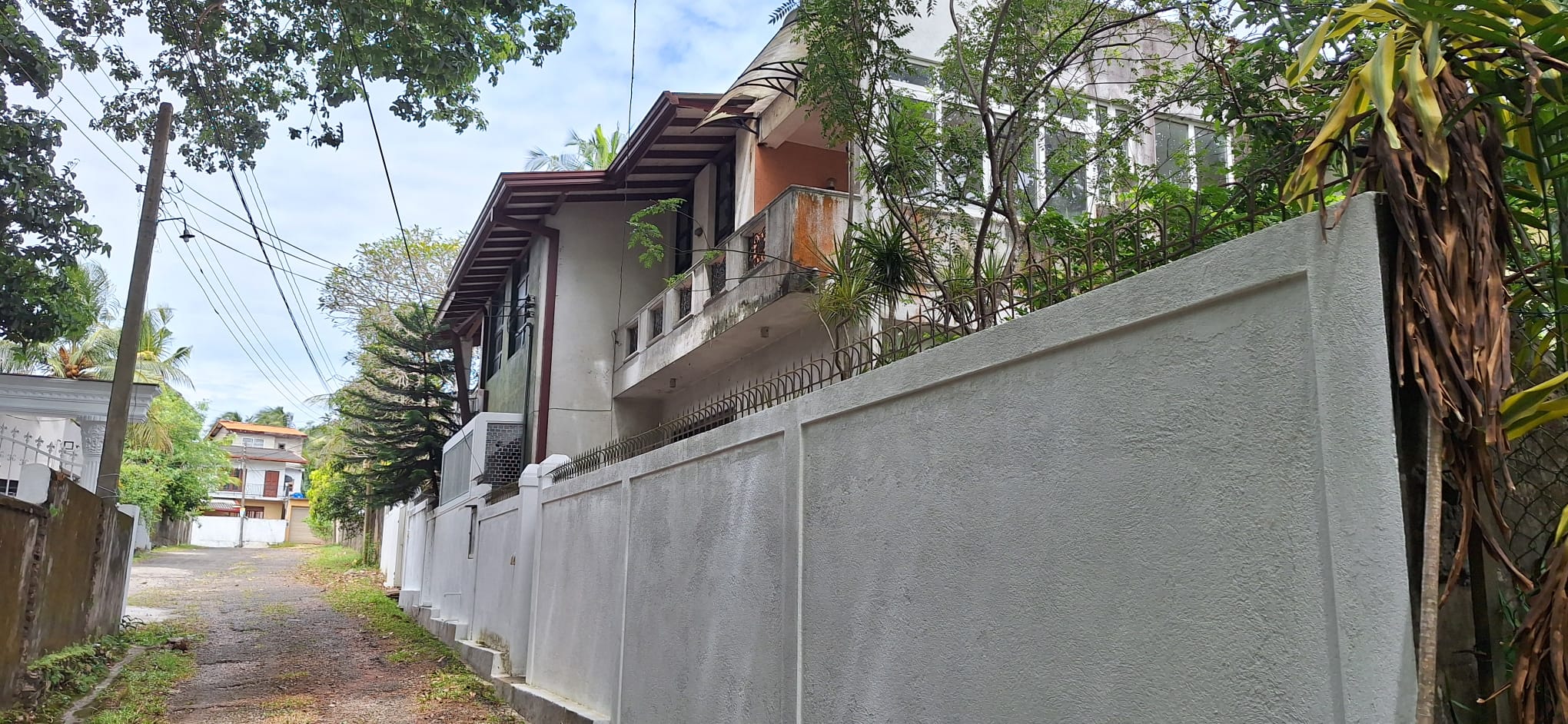 Five Bed Roomed Spacious Land with House in Battaramulla for Sale