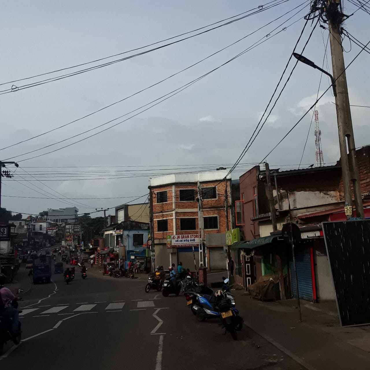 ගණේමුල්ල තෙමහල් ව්‍යාපාරික ගොඩනැගිල්ල විකිණීමට