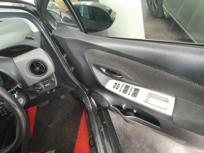 Toyota Vitz 2015