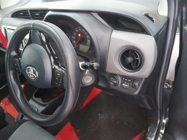 Toyota Vitz 2015