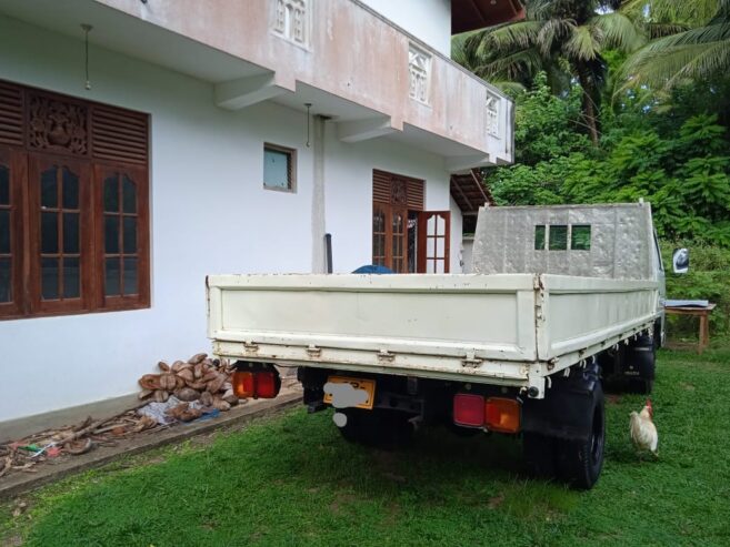 Isuzu Elf 1985