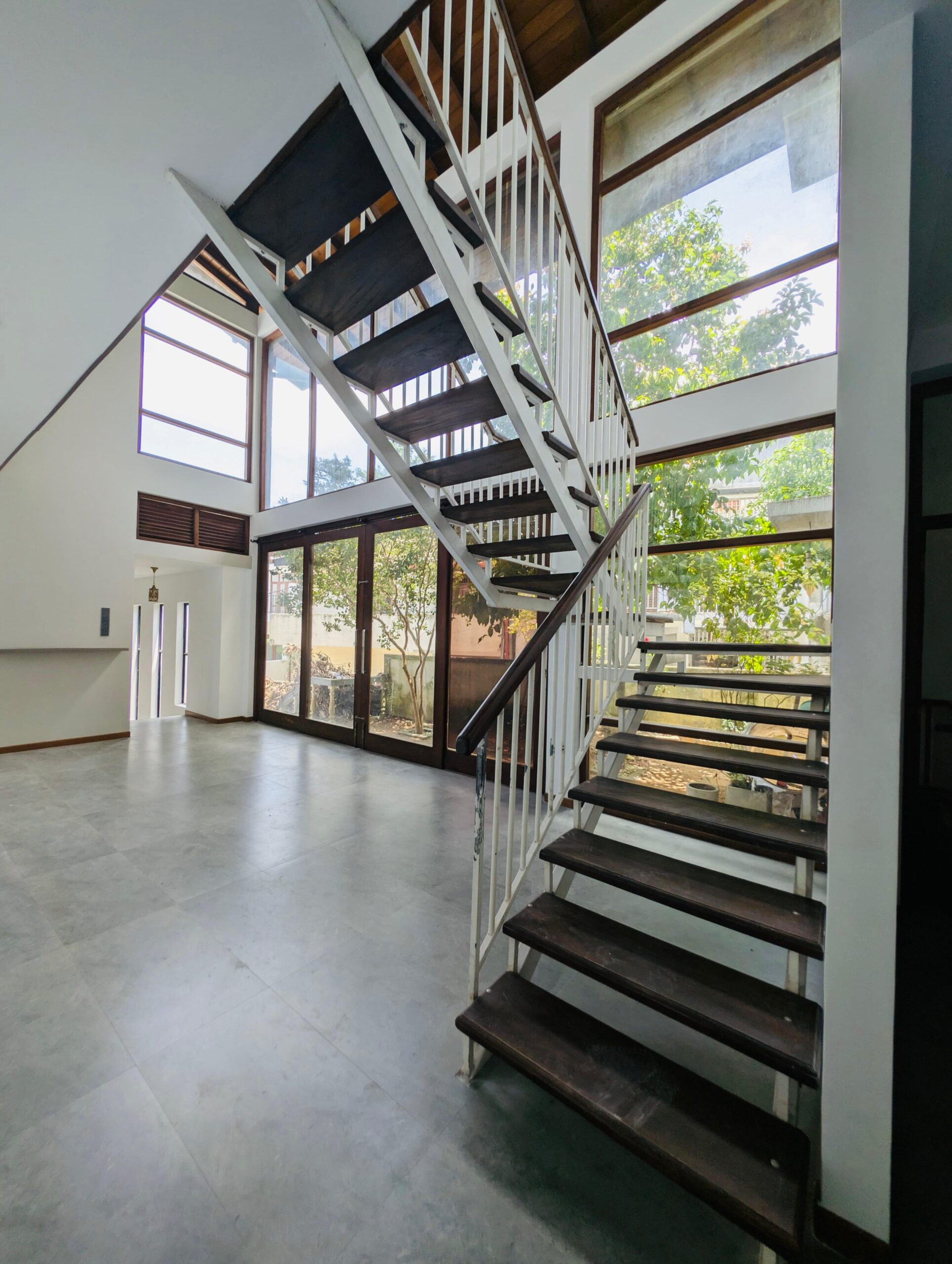Architect-Designed Luxury House for Sale (Anandarama Road) Moratuwa