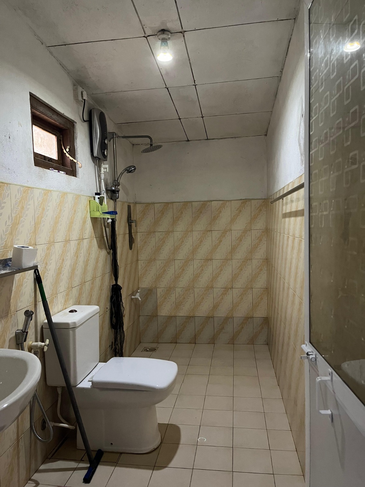 House with Land for Sale in Madiha Tourist Zone, Matara