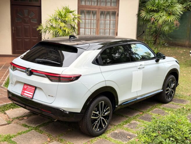 Honda Vezel Z PLAY 2025