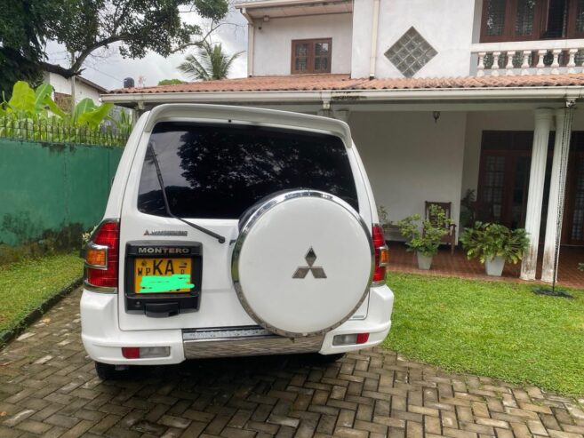 Mitsubishi Montero 2000