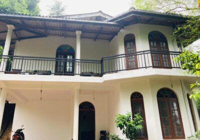 අඟනා දෙමහල් නිවසක් විකිණිමට