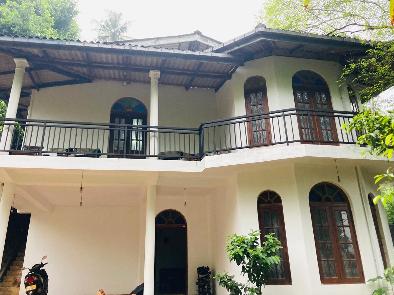 අඟනා දෙමහල් නිවසක් විකිණිමට