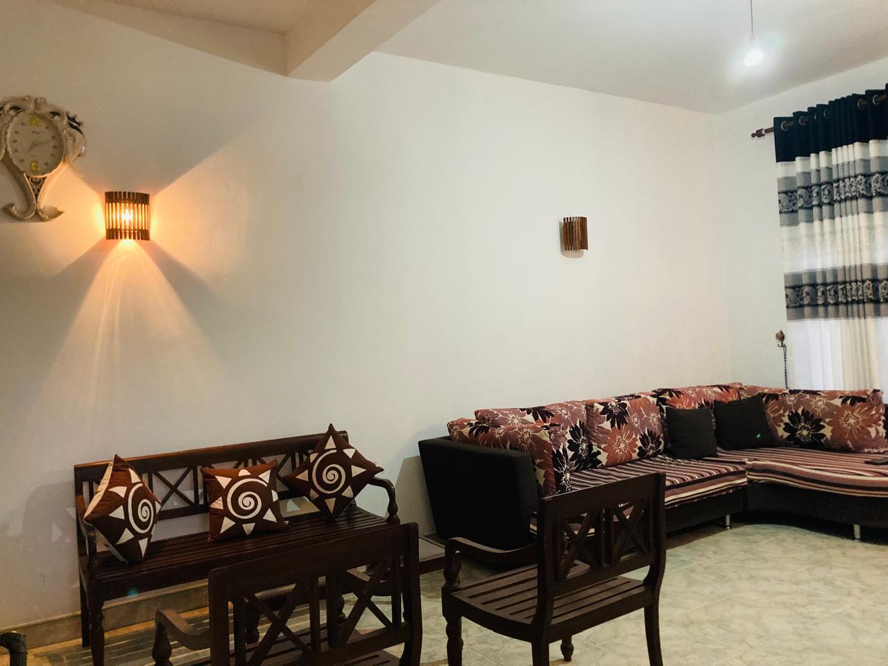 අඟනා දෙමහල් නිවසක් විකිණිමට