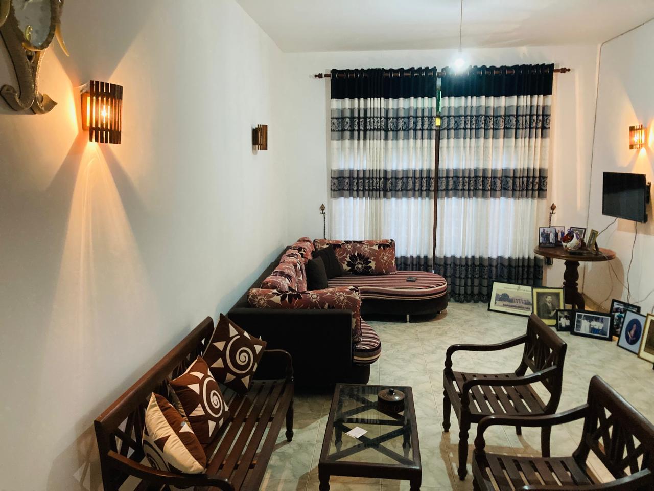 අඟනා දෙමහල් නිවසක් විකිණිමට