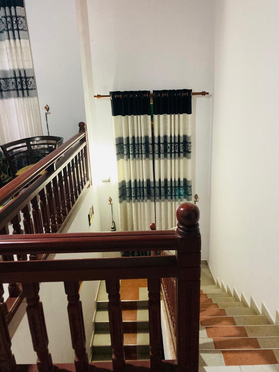 අඟනා දෙමහල් නිවසක් විකිණිමට