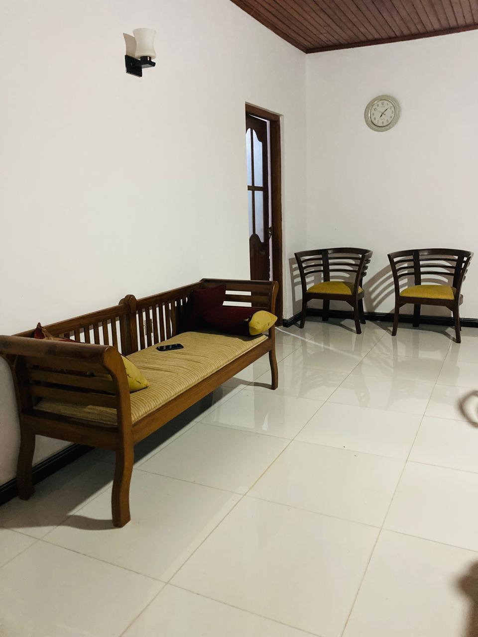 අඟනා දෙමහල් නිවසක් විකිණිමට