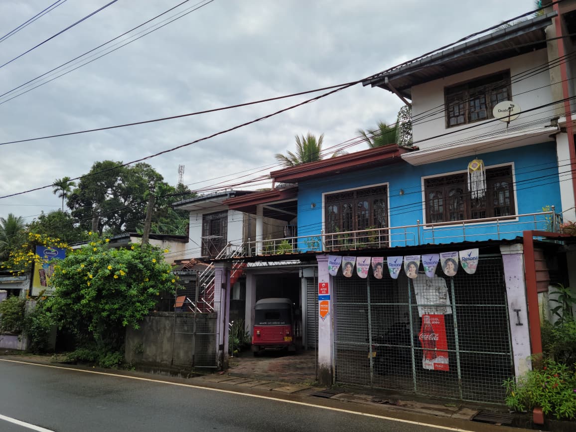 නිවාස සහ කඩ කමර විකිනිමට