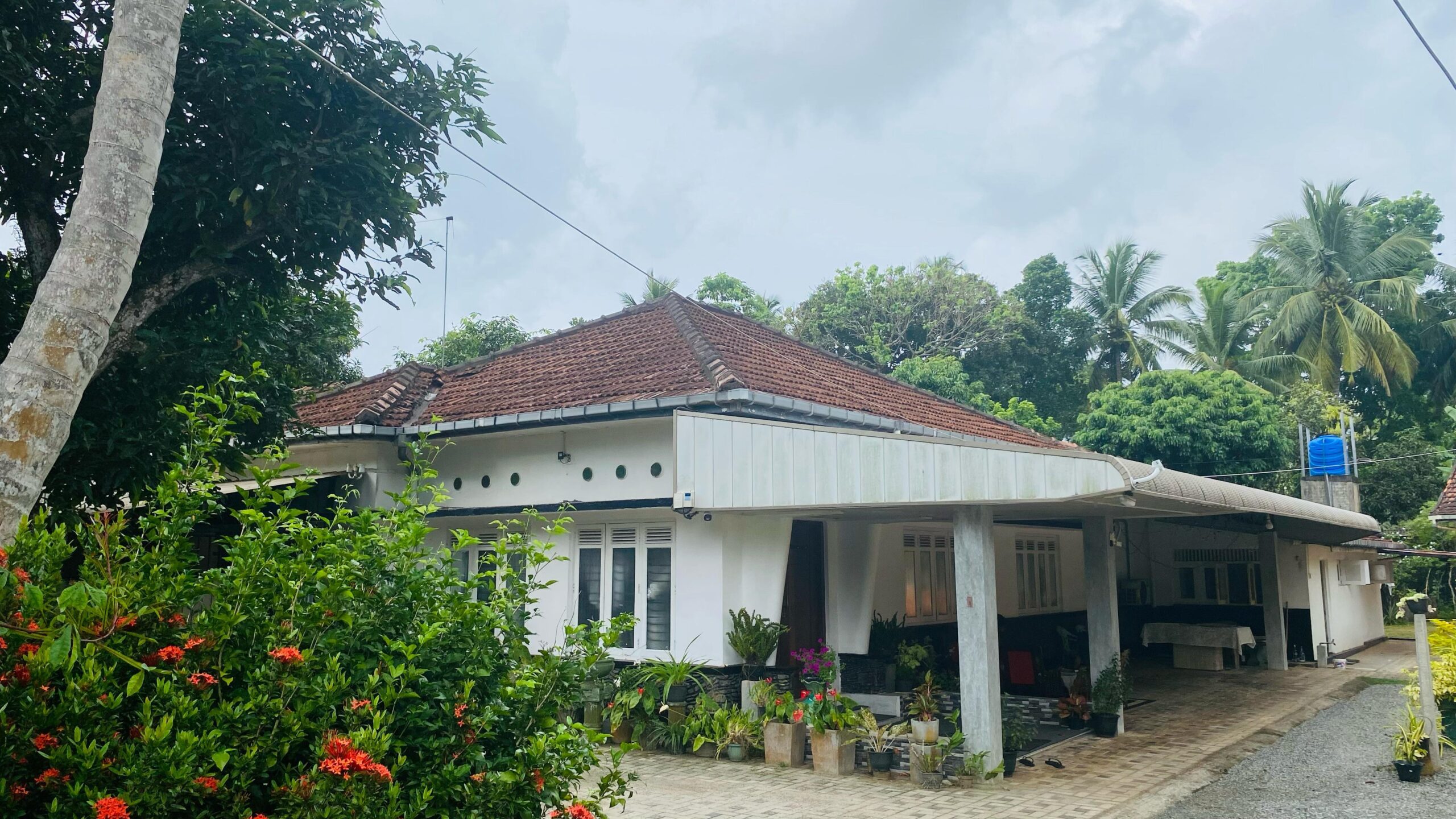 House for Sale in Kalutara Just 100m from Main Road (37 perches)