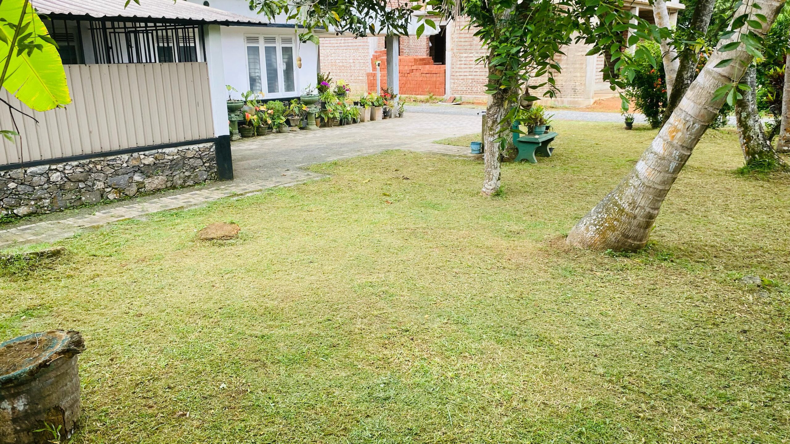 House for Sale in Kalutara Just 100m from Main Road (37 perches)