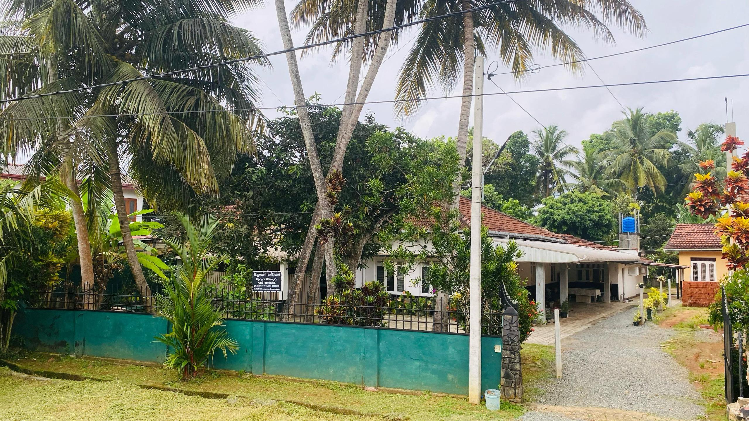 House for Sale in Kalutara Just 100m from Main Road (37 perches)