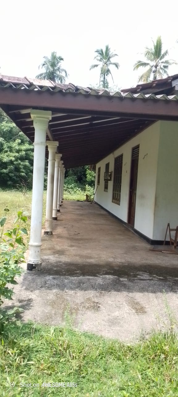 Land for Sale with House in Padukka