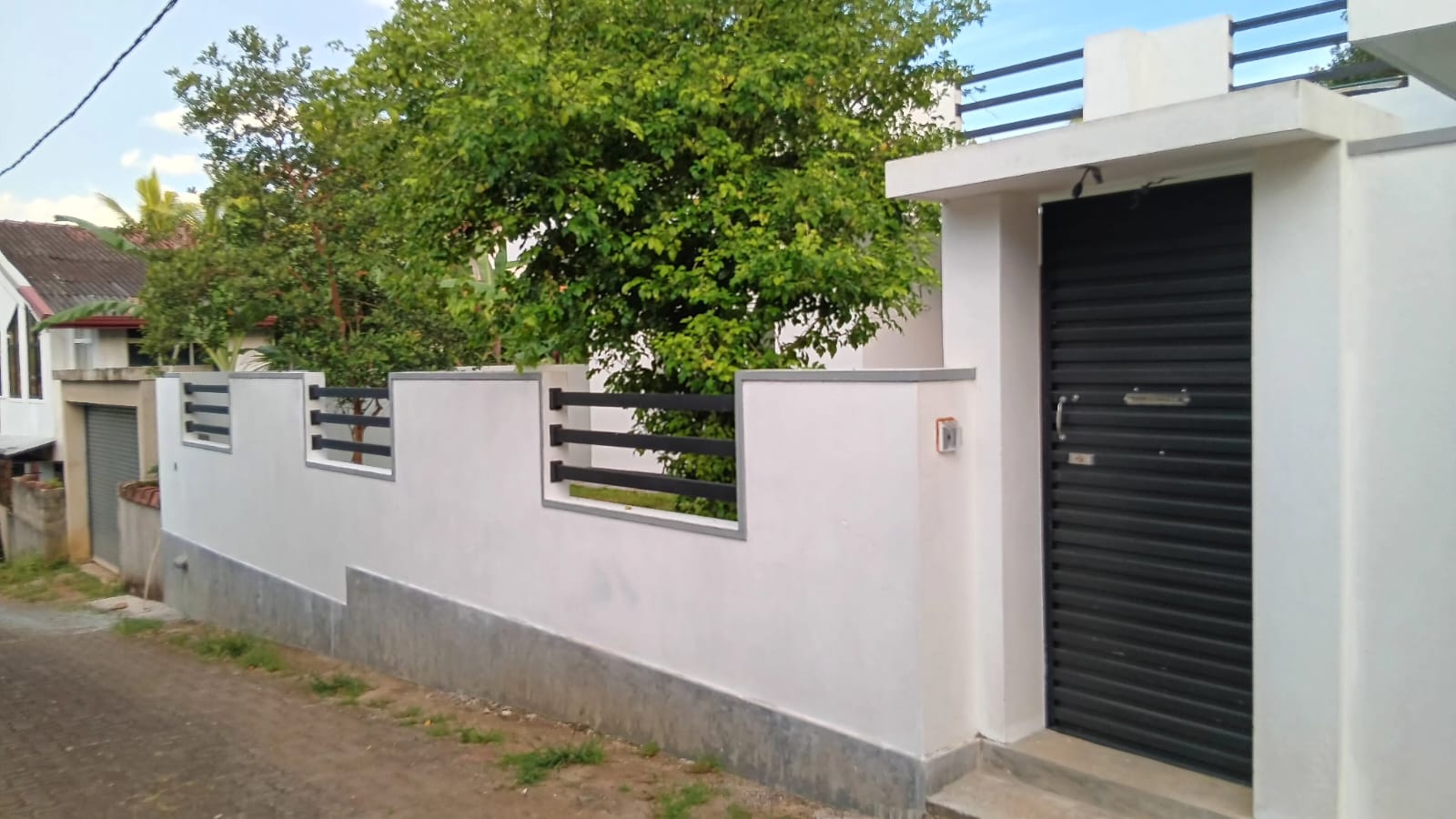 🏡 Newly Renovated Modern Home for Sale – Wewala, Horana!