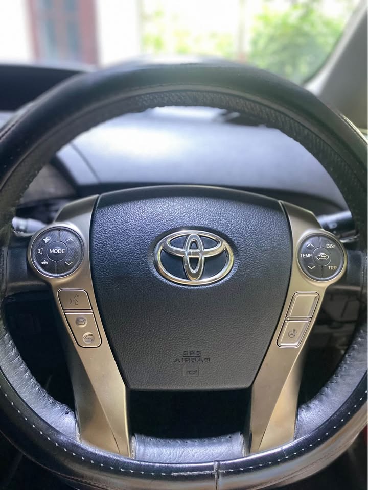 Toyota Prius PHV 2014