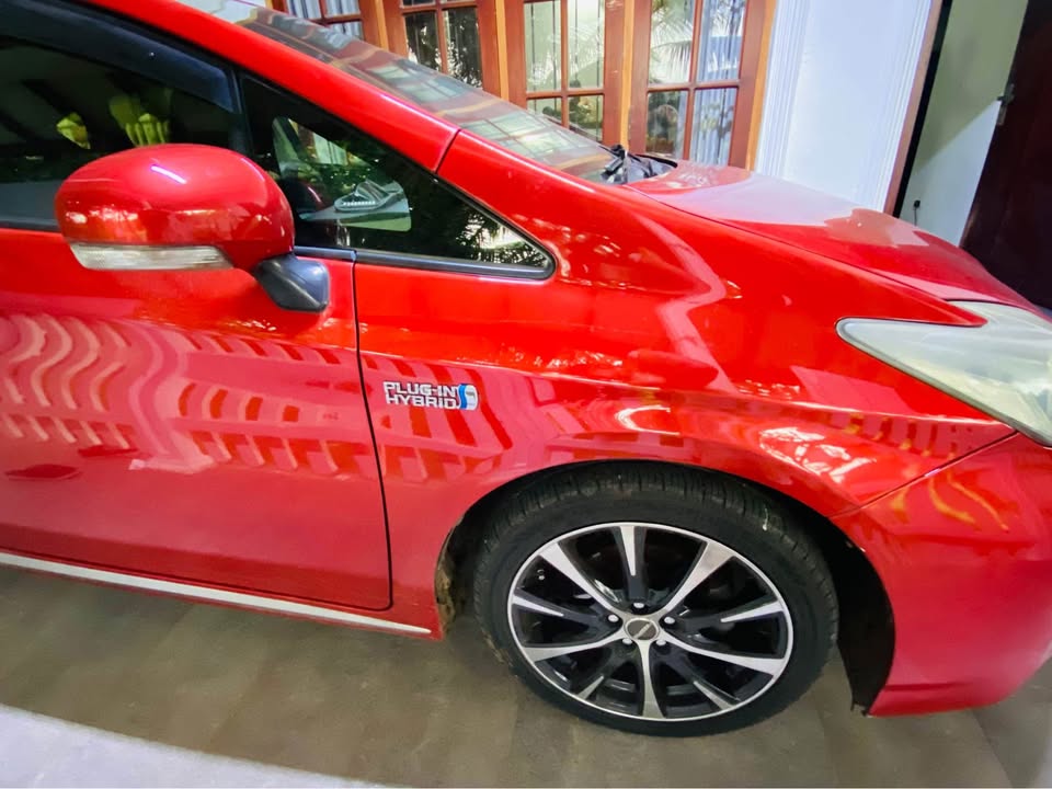 Toyota Prius PHV 2014