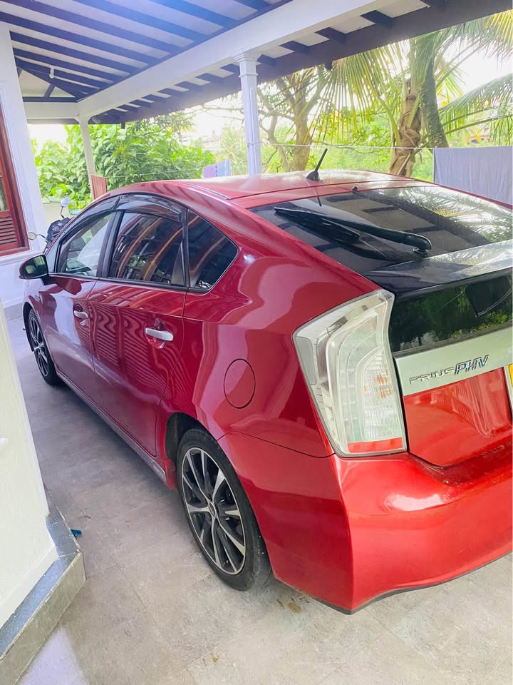 Toyota Prius PHV 2014