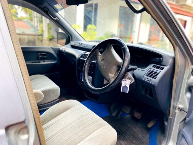 Toyota Noah KR42 1998