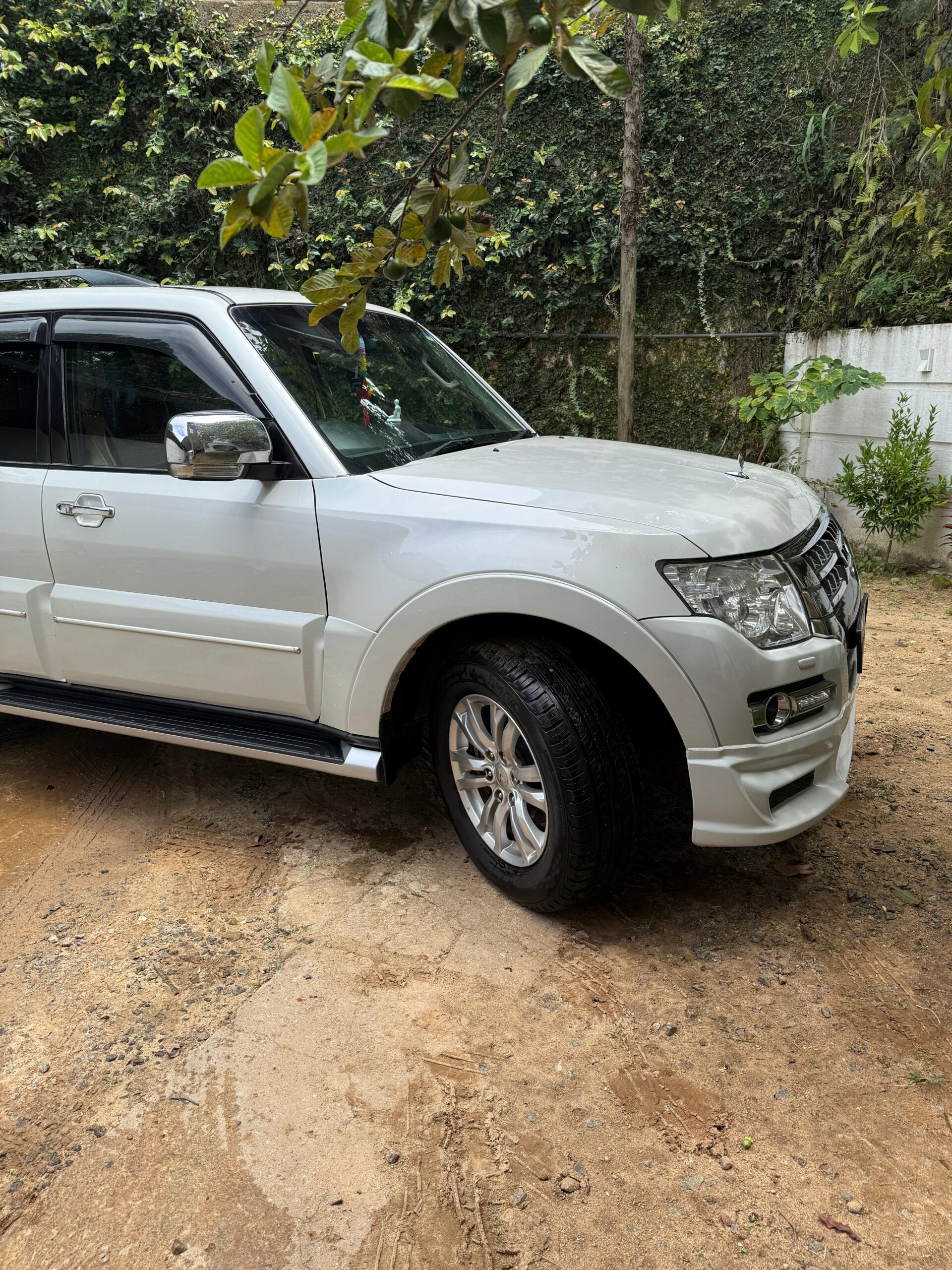 Mitsubishi Montero 2017