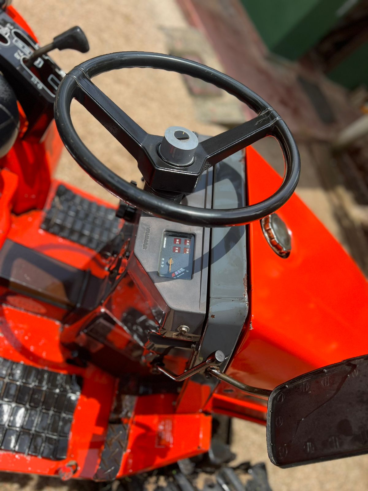 Glass cutter tractor