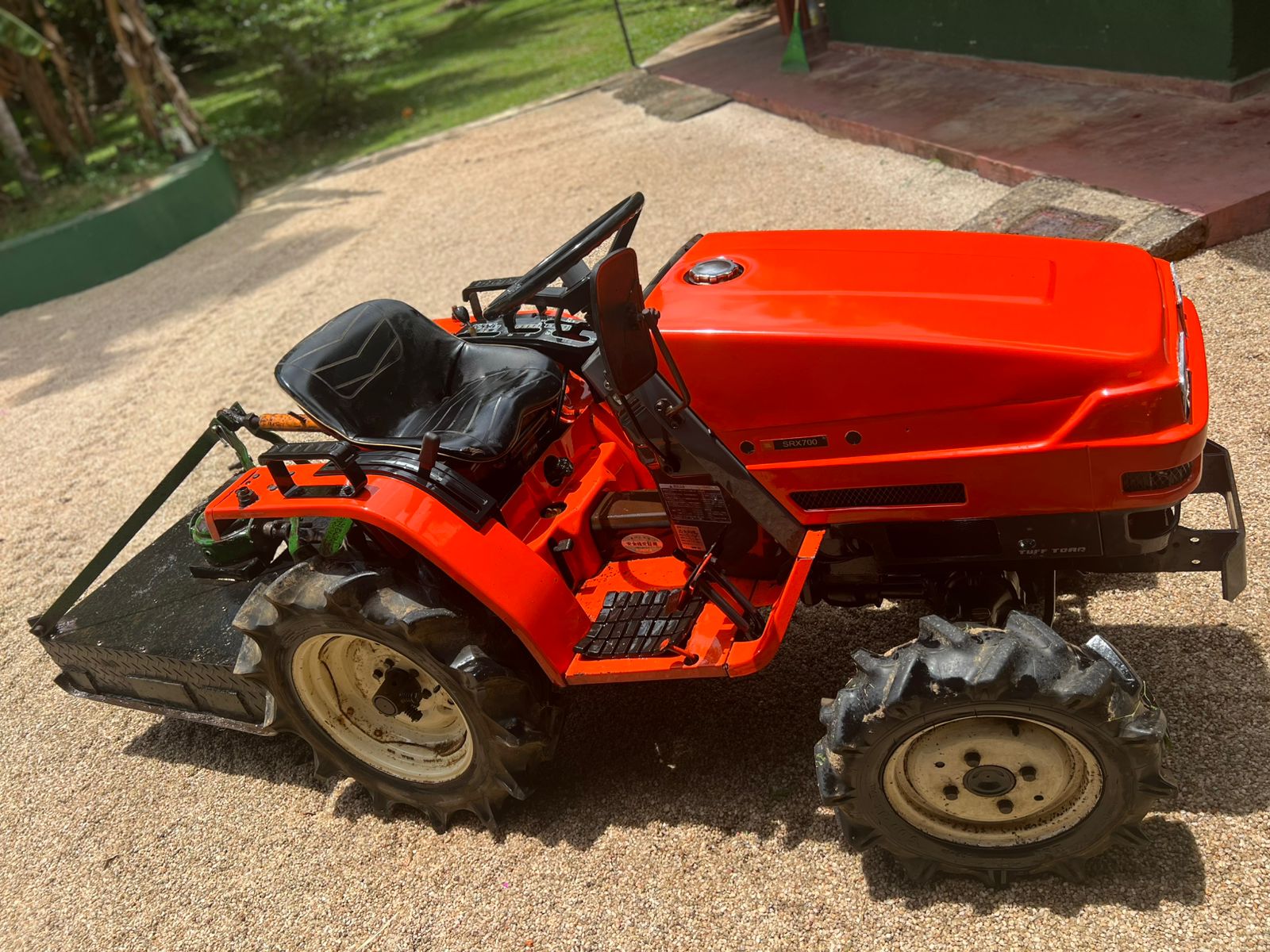 Glass cutter tractor