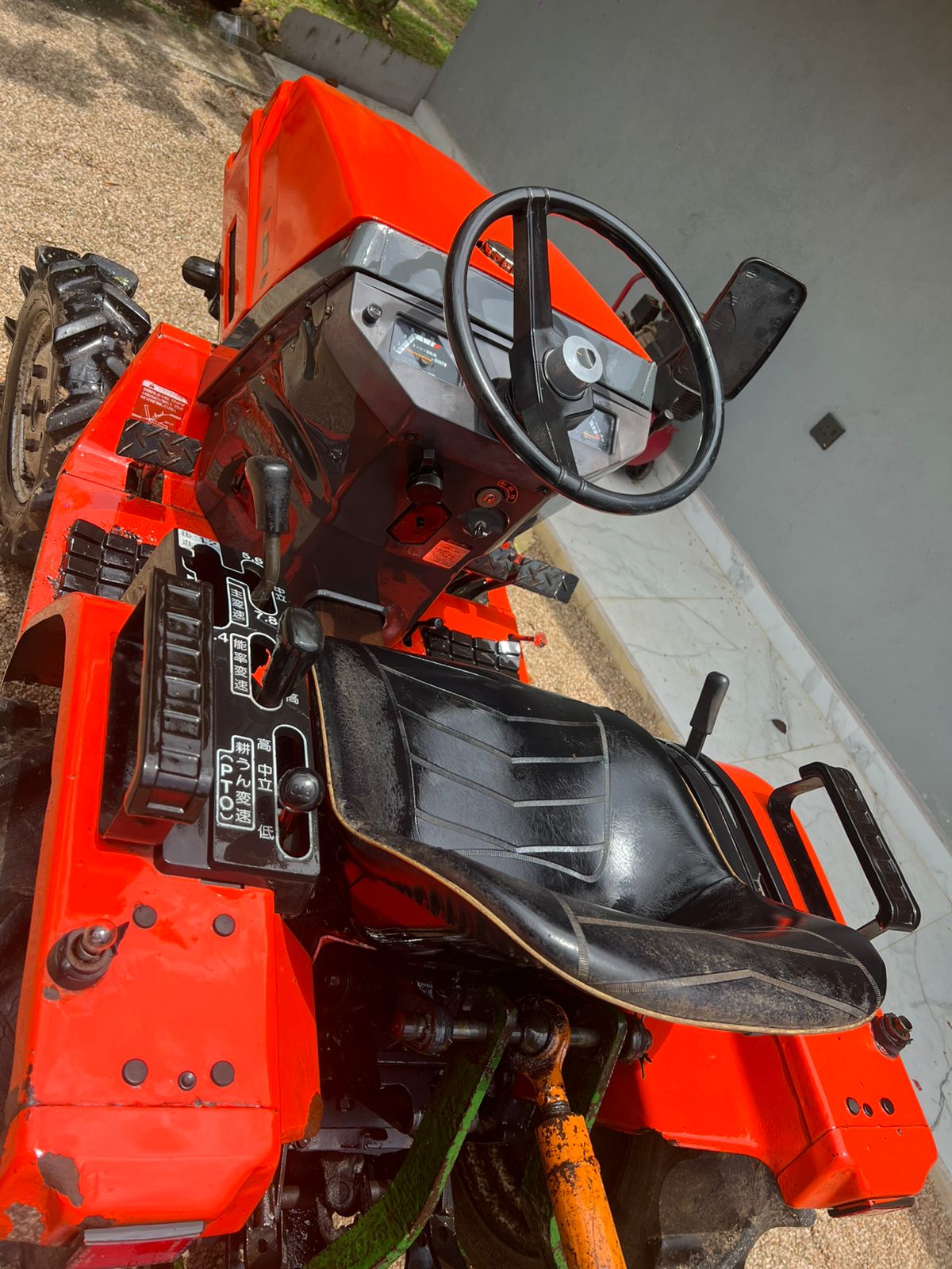 Glass cutter tractor