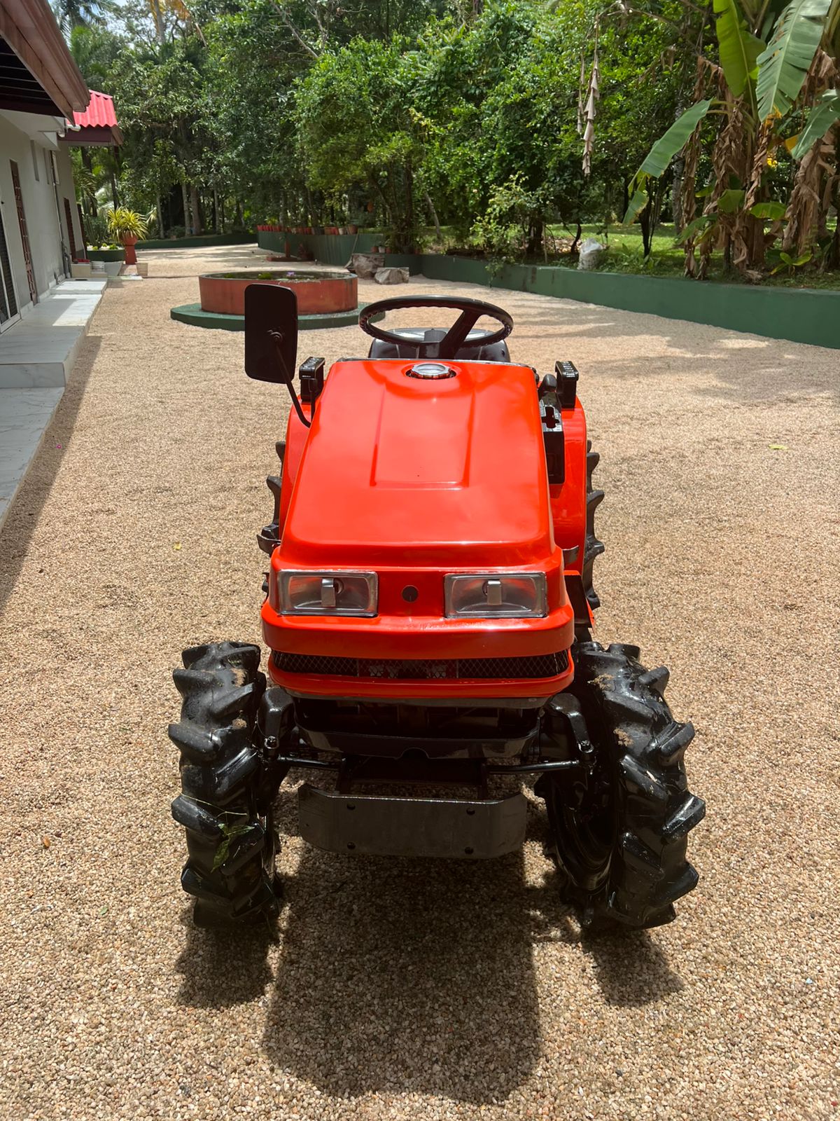Glass cutter tractor