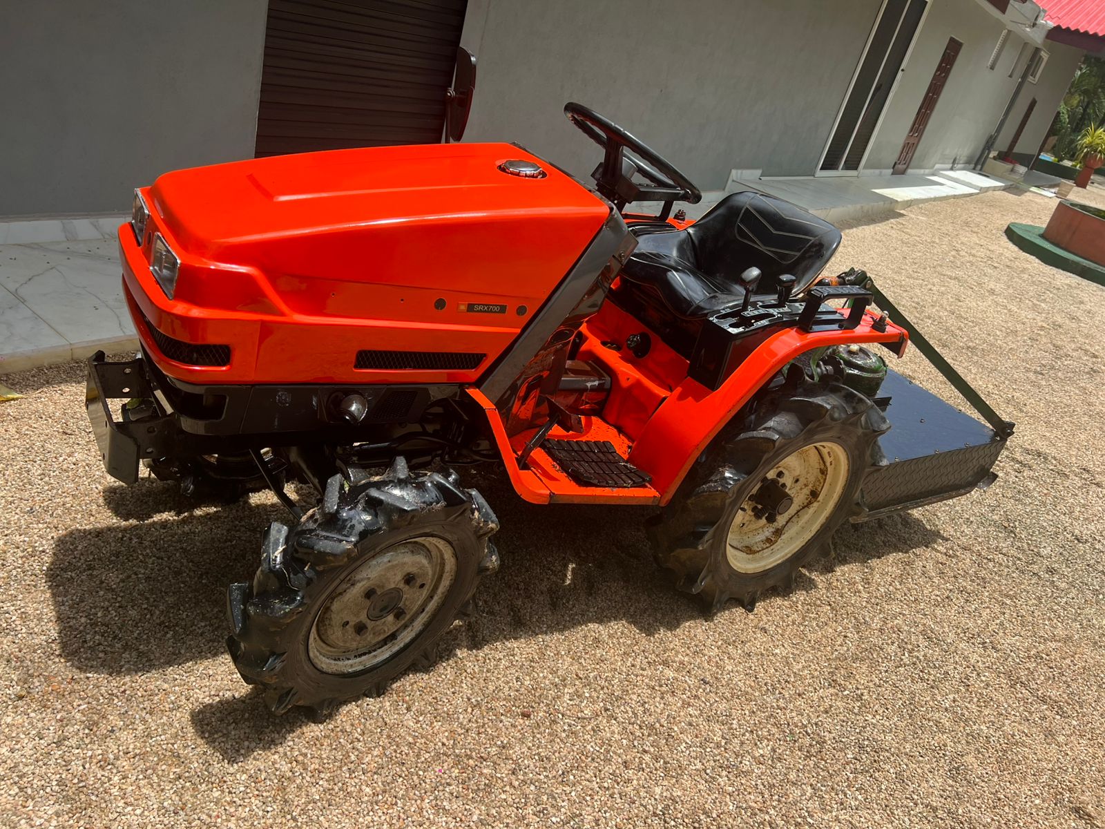 Glass cutter tractor