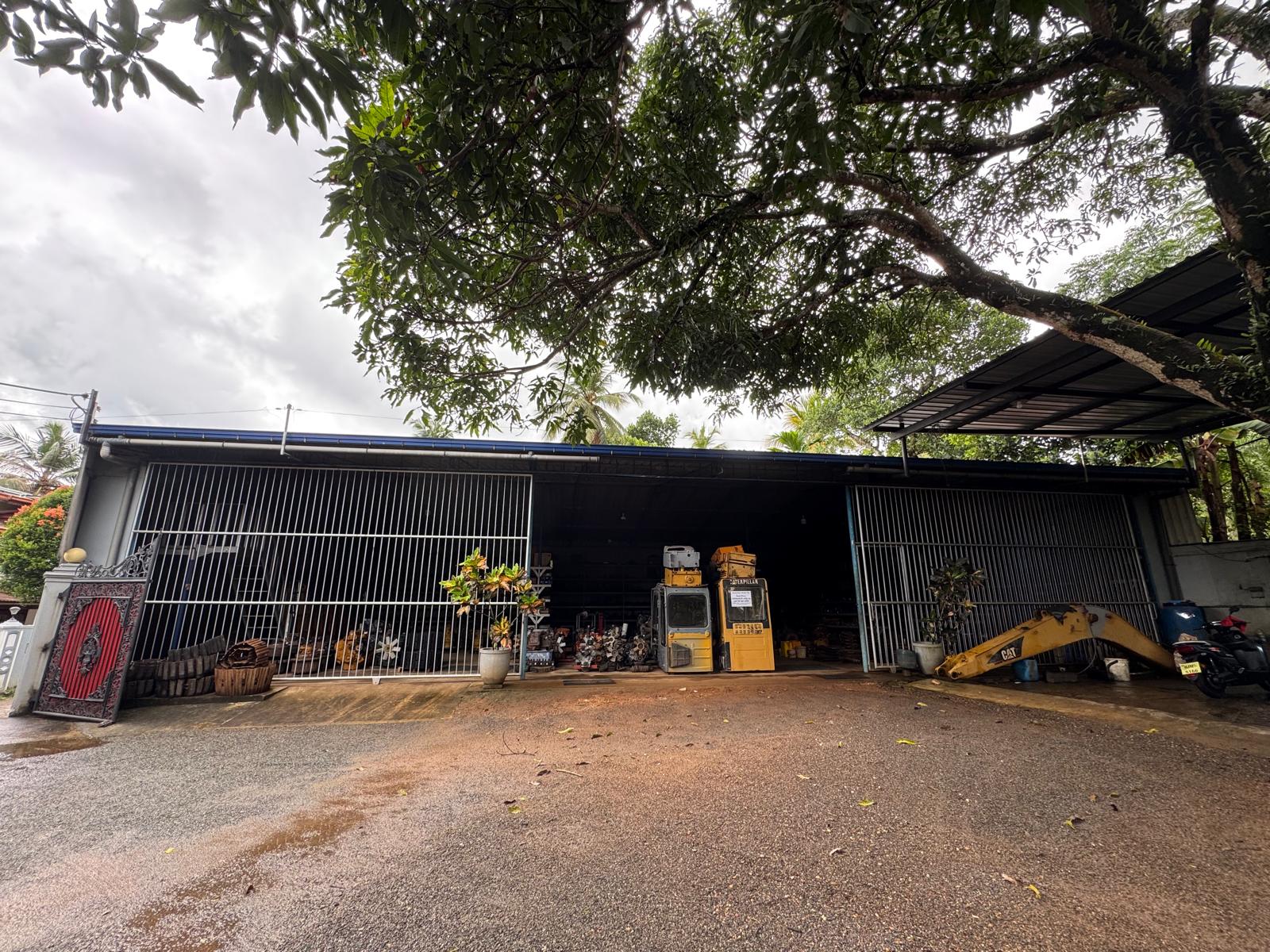 A 42.5-perch land located adjacent to a paddy field in Meepē