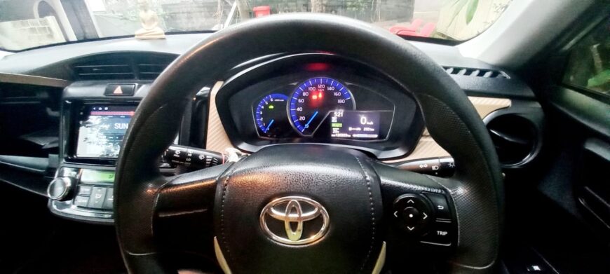 Toyota Axio Hybrid X Grade 2014