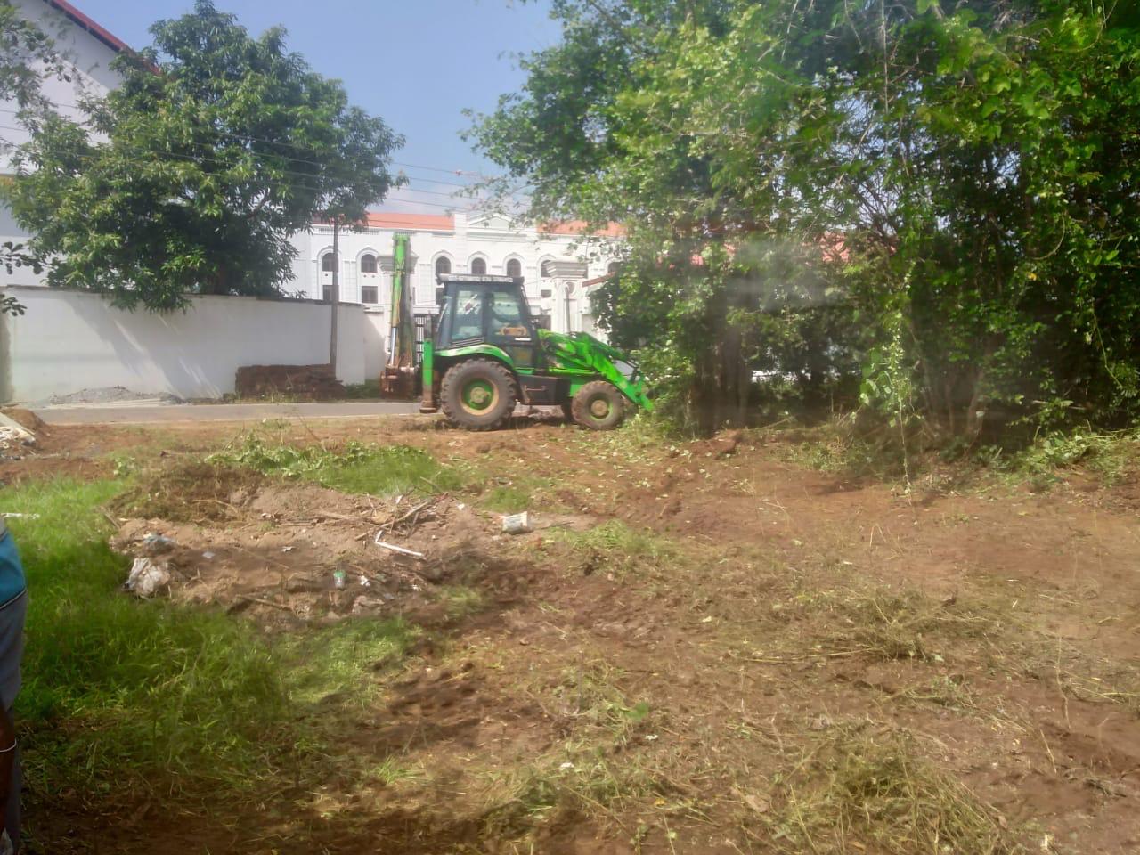 කතරගම දේවාසි හෝටලය ඉදිරිපිට ඉඩමක් විකිනීමට