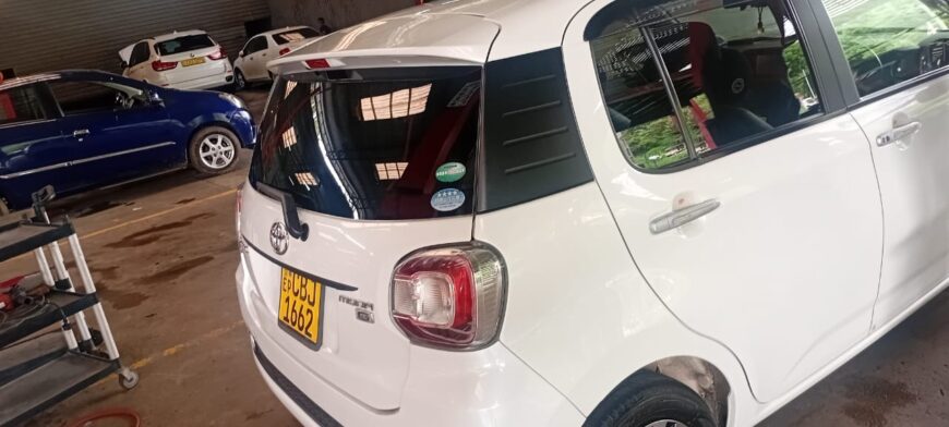 Toyota Passo 2016