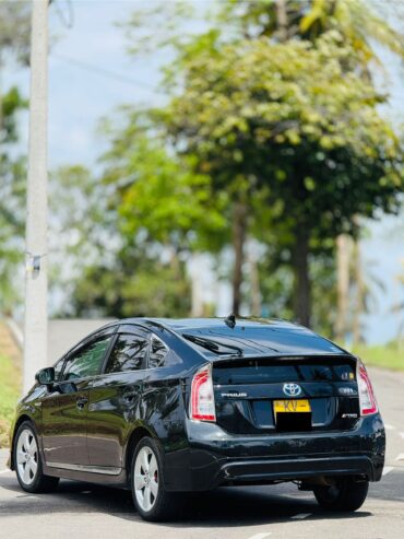Toyota Prius S Touring 2011