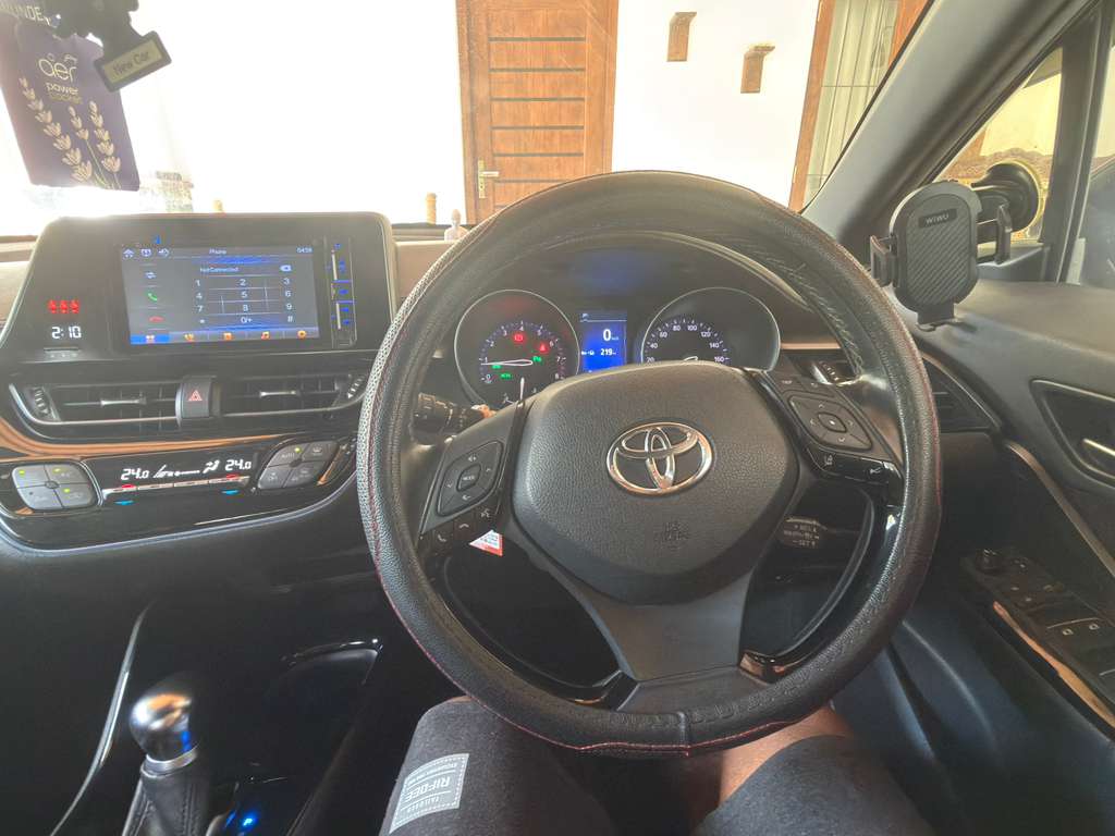 Toyota CHR NGX 10 2018