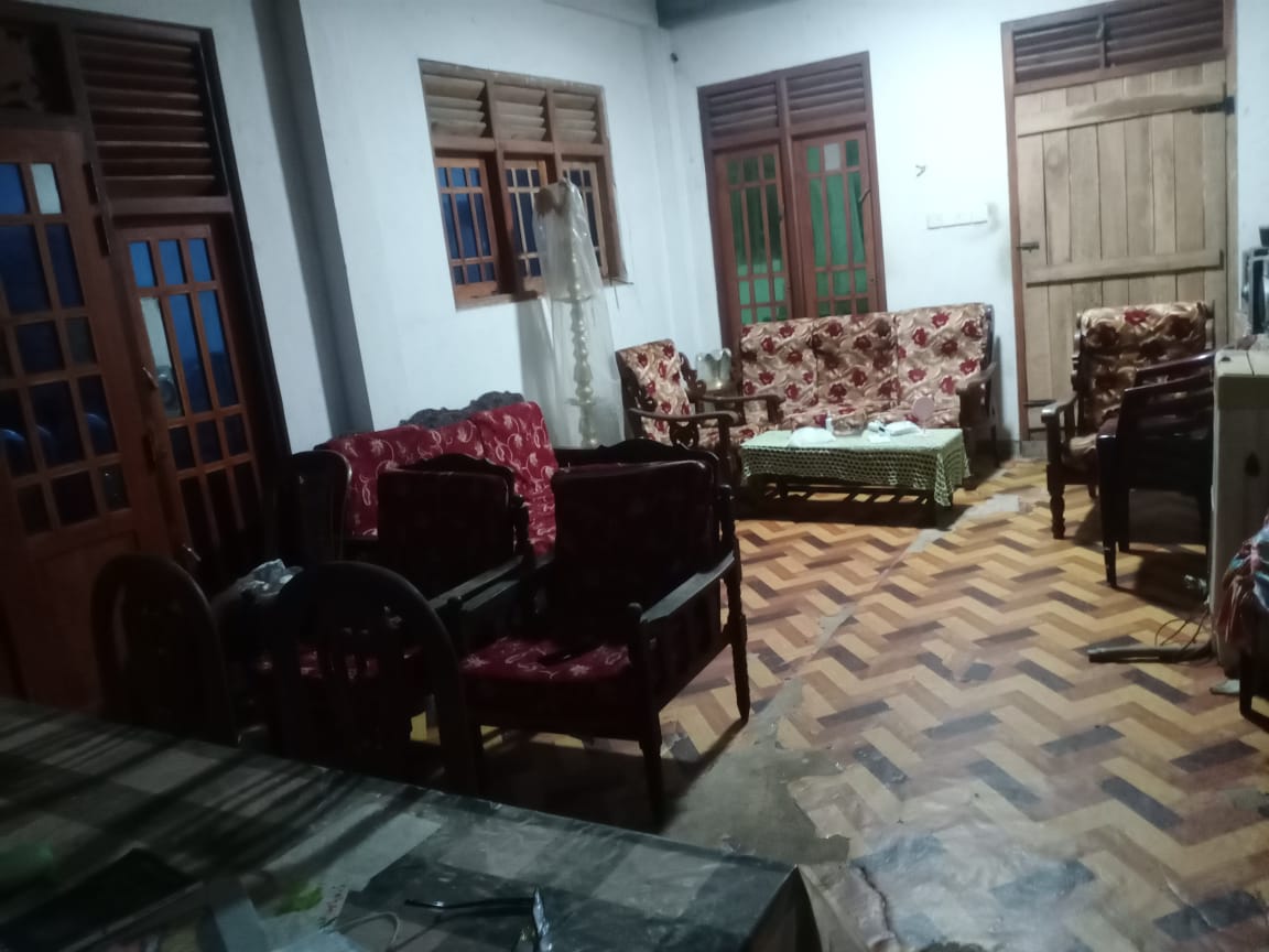 පදිංචියට සුදුසු නිවස සමඟ ඉඩම විකිණීමට Gampola