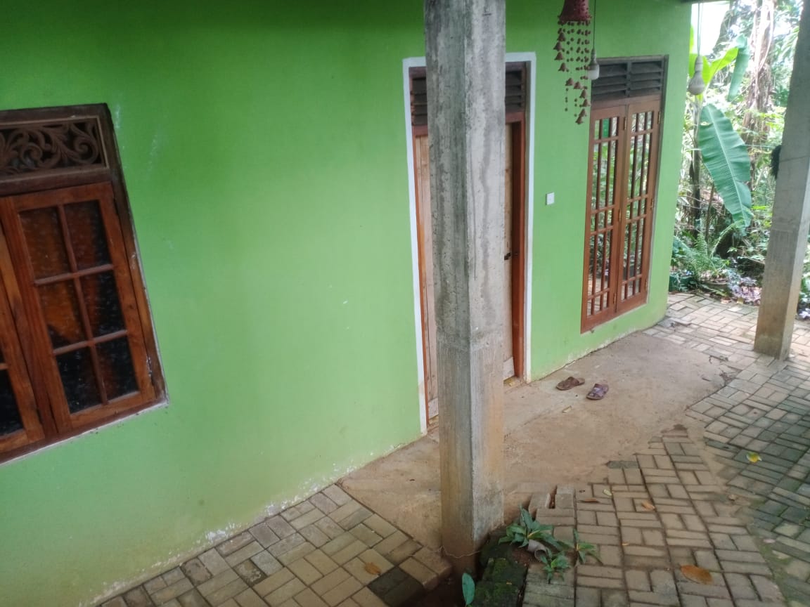 පදිංචියට සුදුසු නිවස සමඟ ඉඩම විකිණීමට Gampola