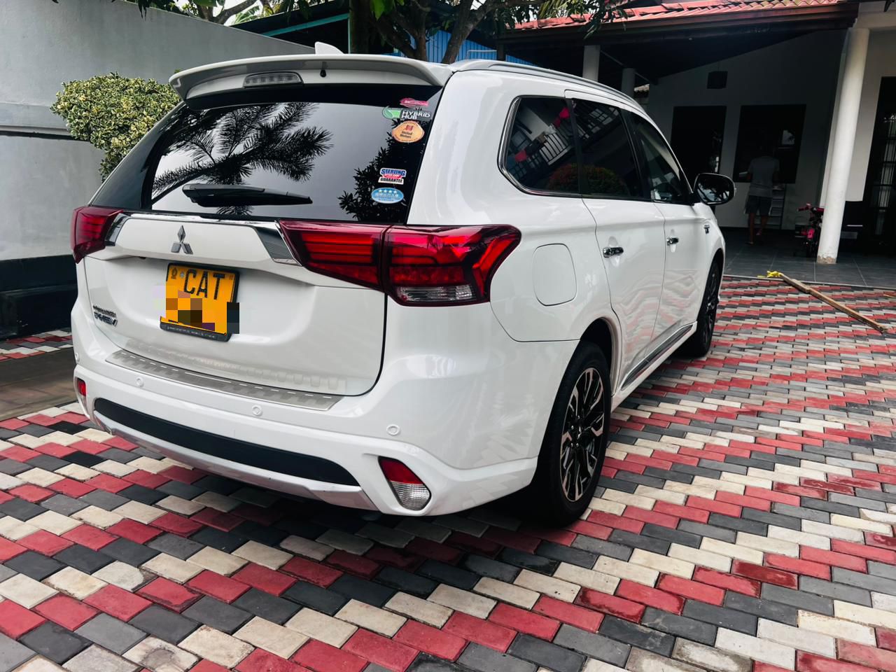 MITSUBISHI OUTLANDER PHEV