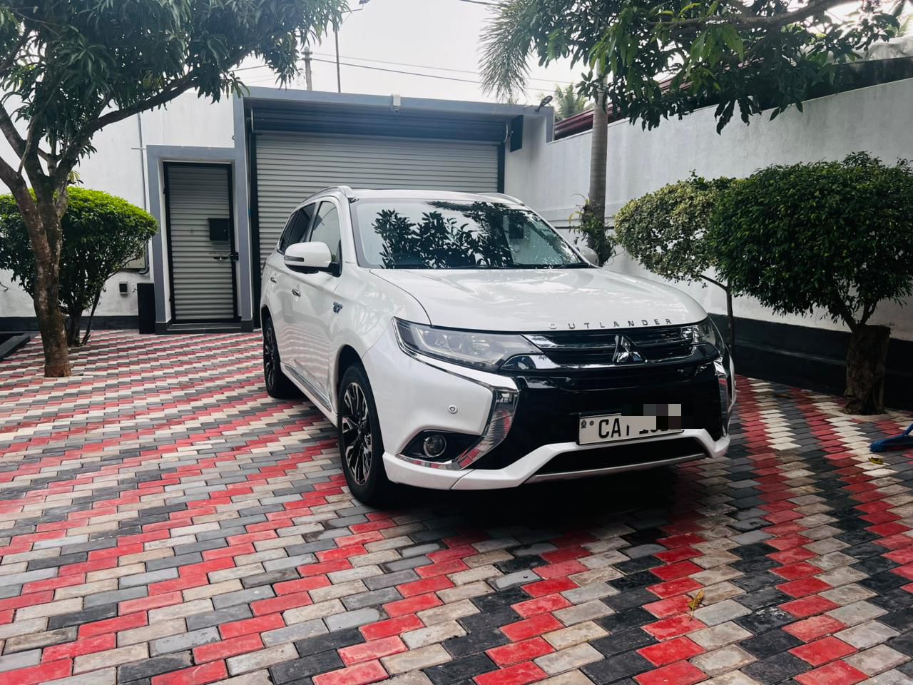 MITSUBISHI OUTLANDER PHEV