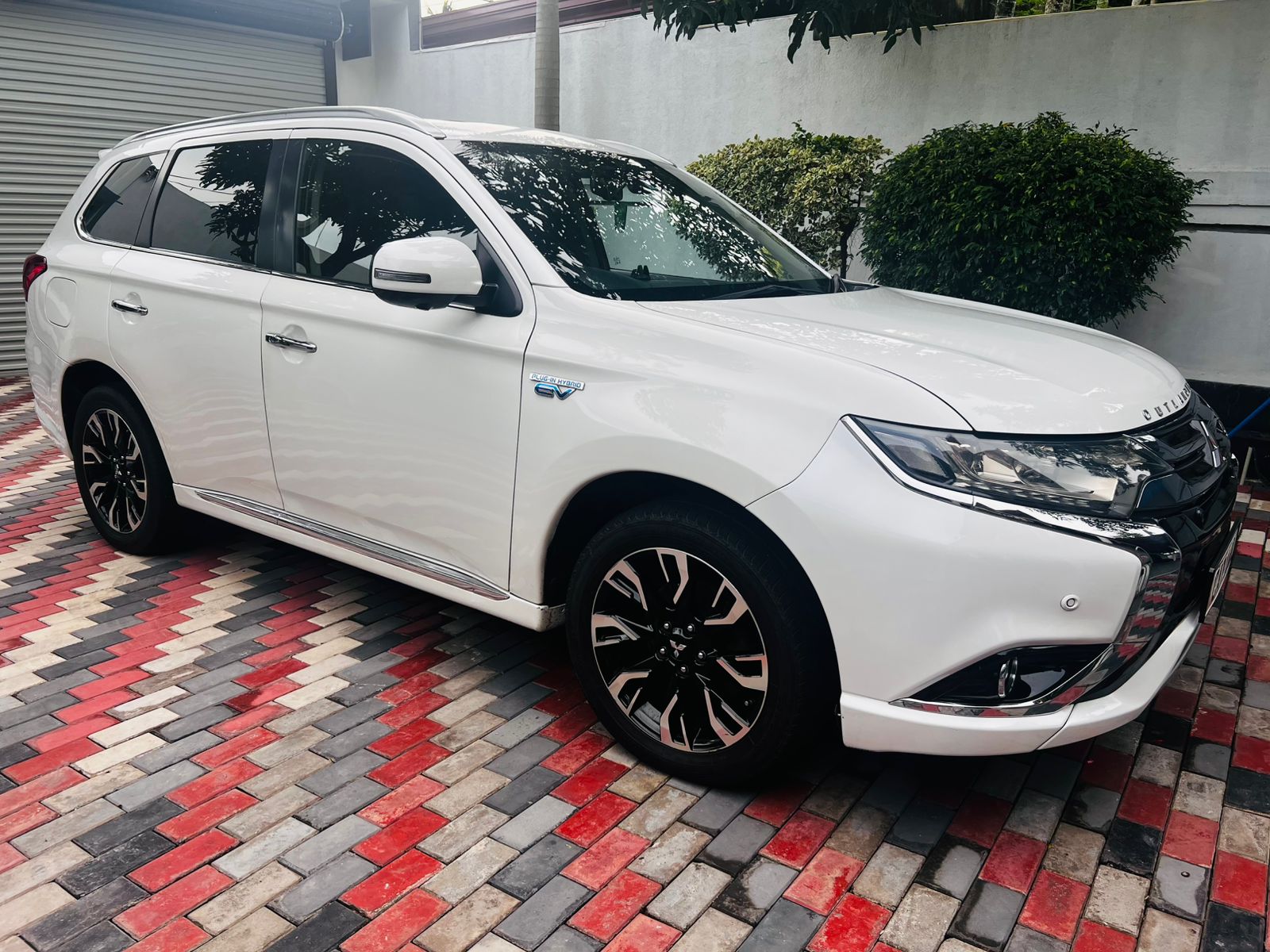 MITSUBISHI OUTLANDER PHEV